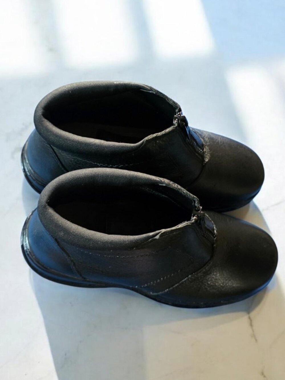 NWOB COBBIE CUDDLERS ( 6.5 ) Black Pebbled Leather Front Zip Ankle Boots - Picture 5 of 9